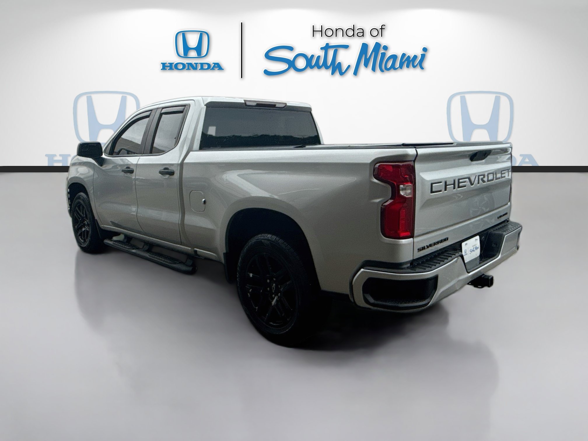 Used 2021 Chevrolet Silverado 1500 Custom w/ LPO, Blackout Package RWD image 5