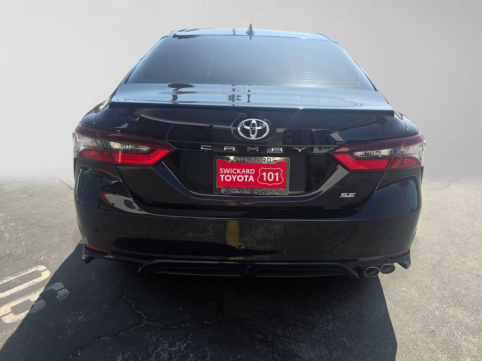 Used 2023 Toyota Camry SE FWD image 4