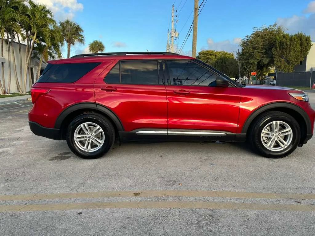 Used 2020 Ford Explorer XLT w/ Equipment Group 202A RWD image 4