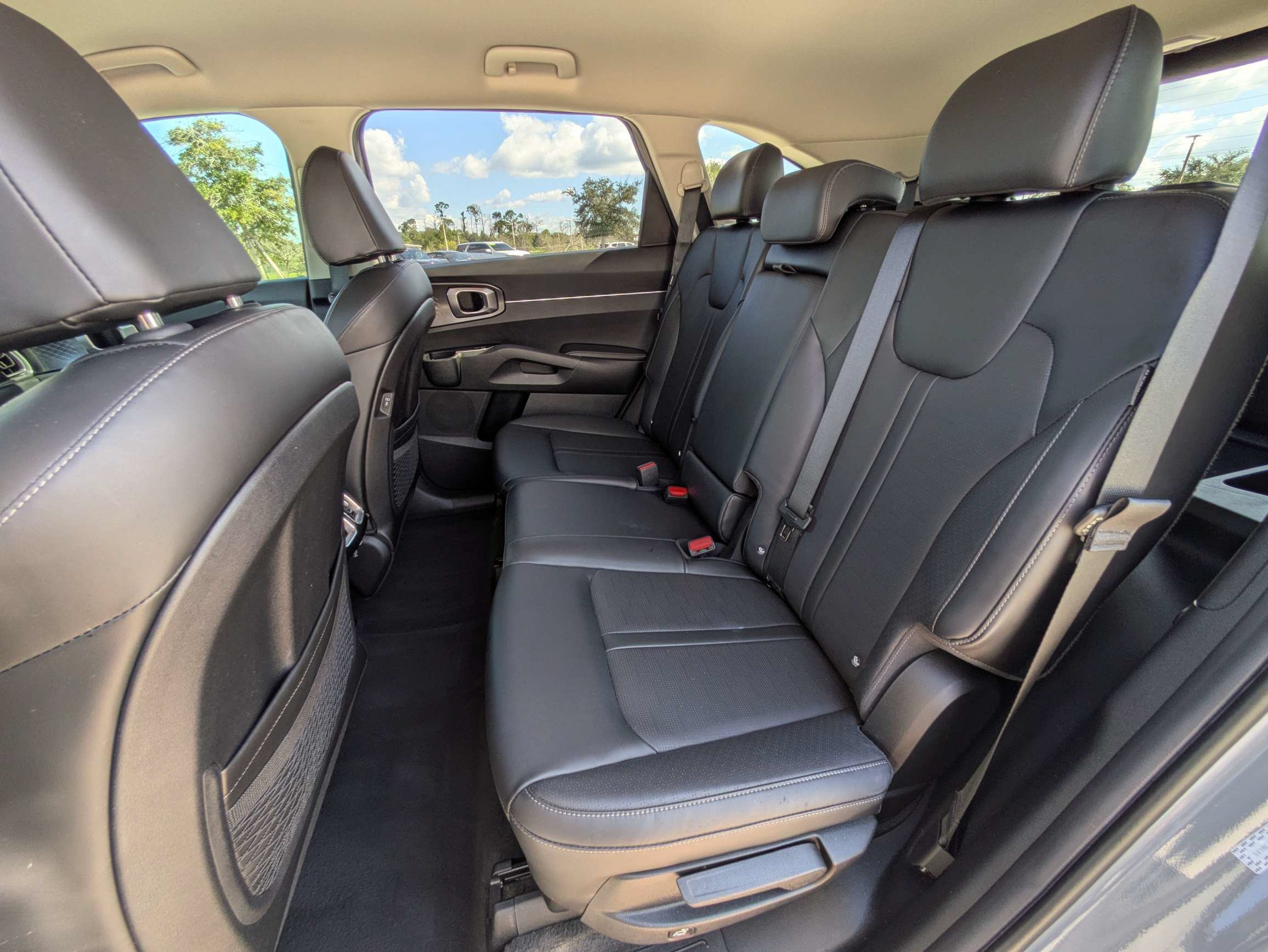 Used 2025 Kia Sorento S FWD image 14