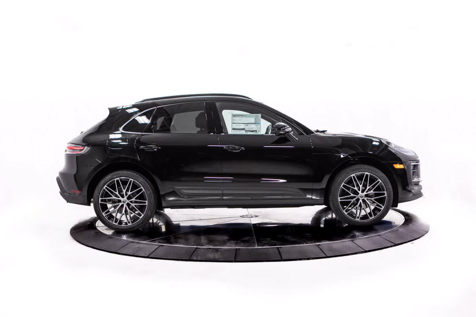 Certified 2026 Porsche Macan AWD/4WD image 8