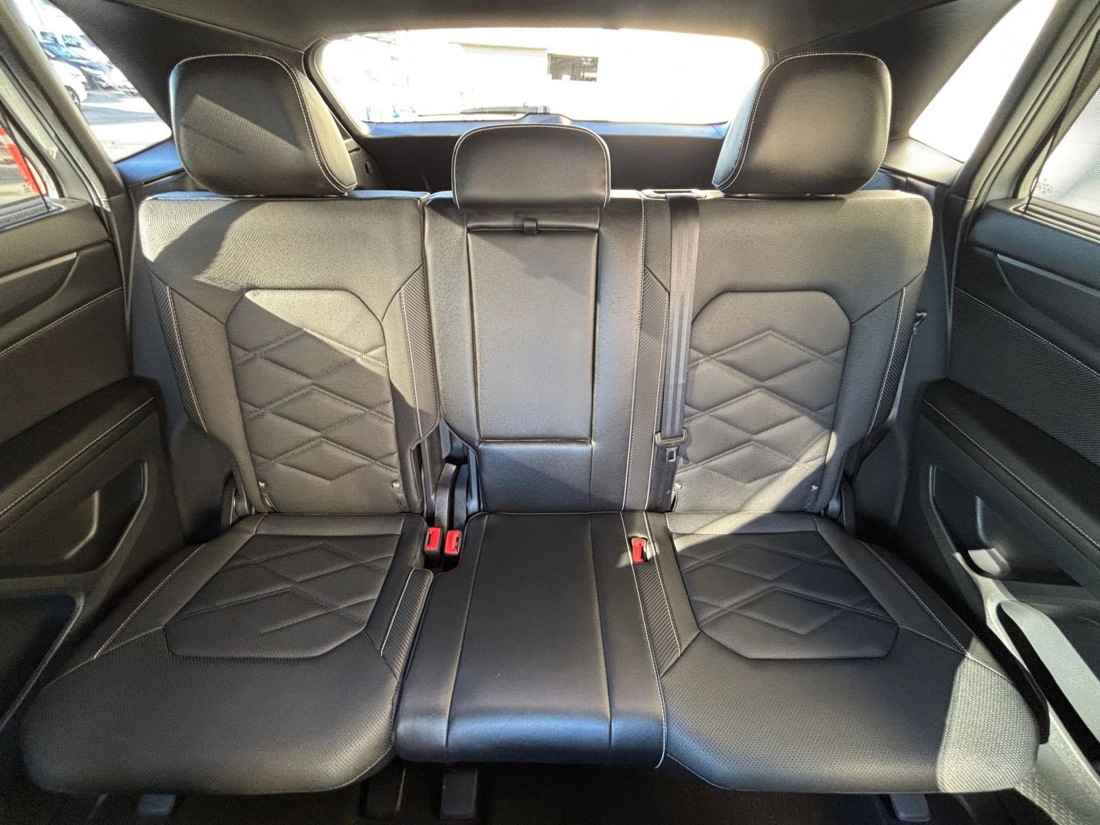 Used 2025 Volkswagen Atlas Cross Sport SE image 38