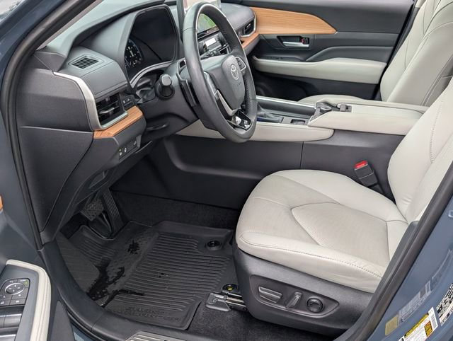 Used 2025 Toyota Grand Highlander AWD image 13