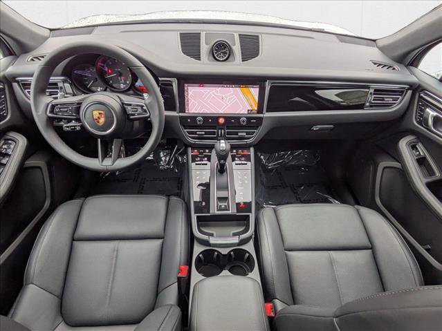 Used 2025 Porsche Macan image 22