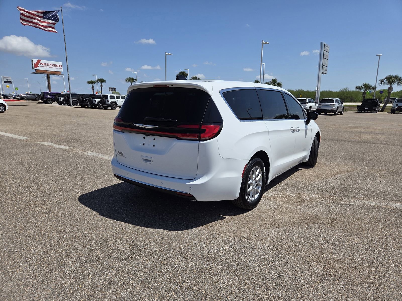 New 2026 Chrysler Pacifica Select FWD image 7