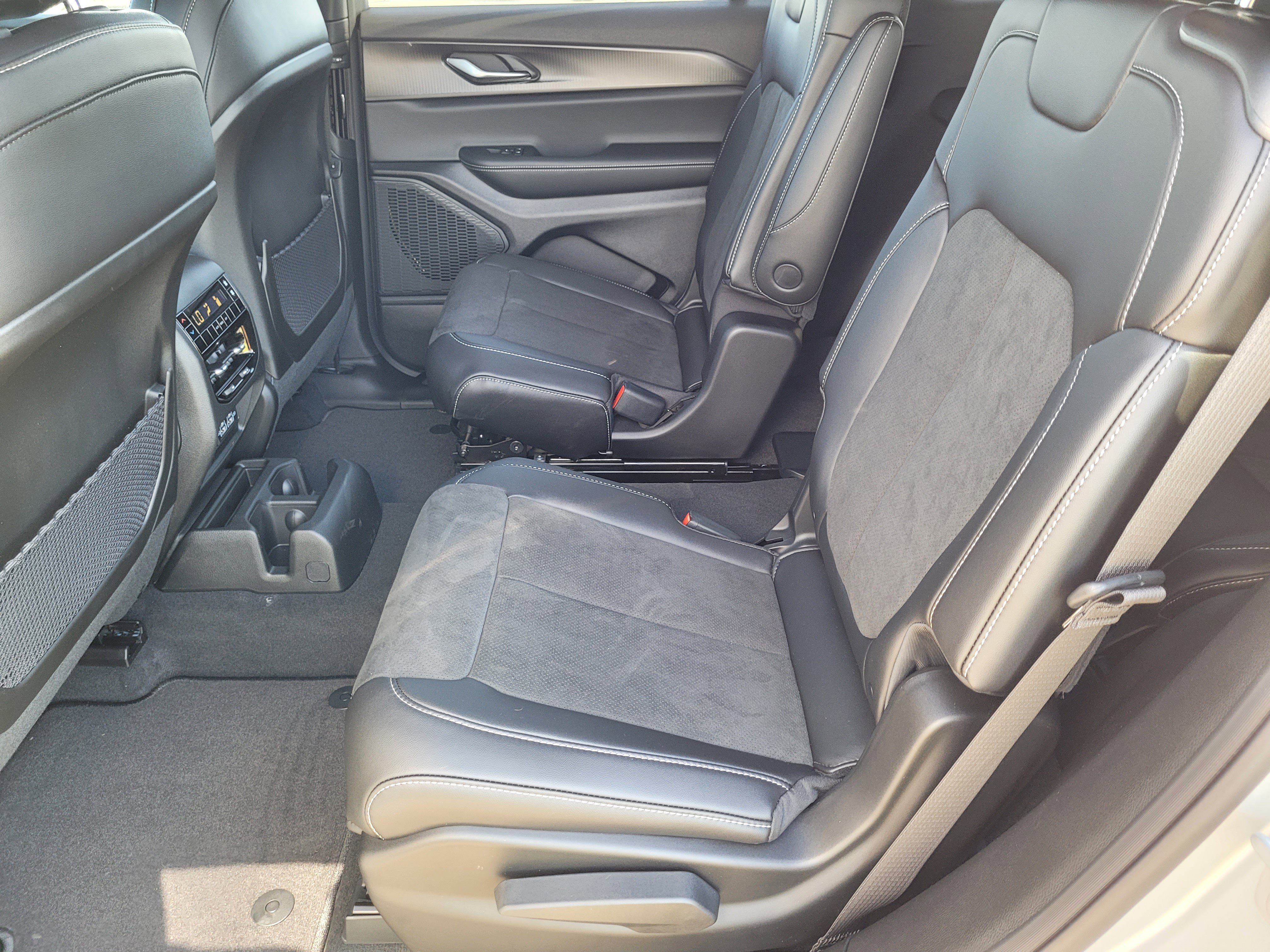 New 2025 Jeep Grand Cherokee L Altitude image 11