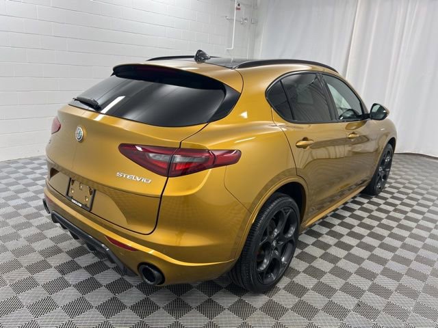 Used 2022 Alfa Romeo Stelvio Veloce AWD/4WD image 5