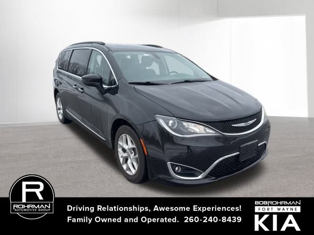 Used 2017 Chrysler Pacifica Touring-L w/ Tire & Wheel Group image 9