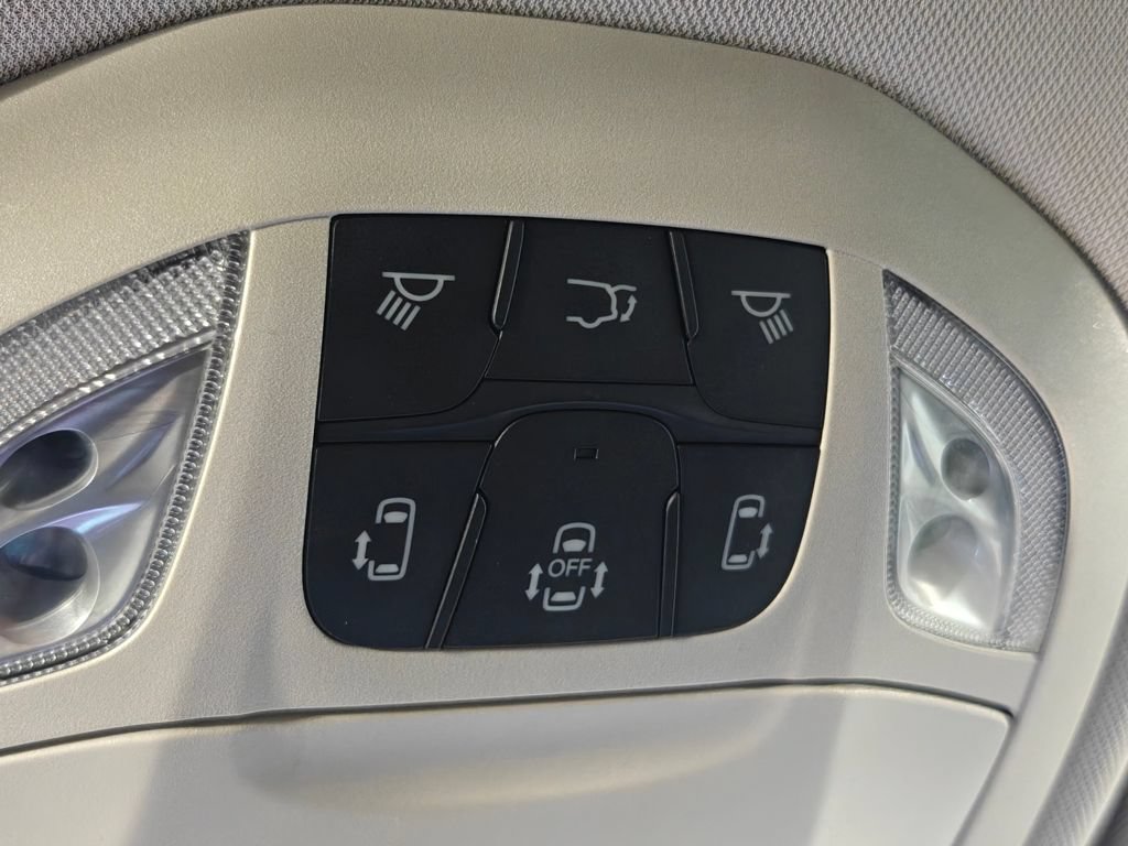 Used 2024 Chrysler Pacifica Touring-L FWD image 8