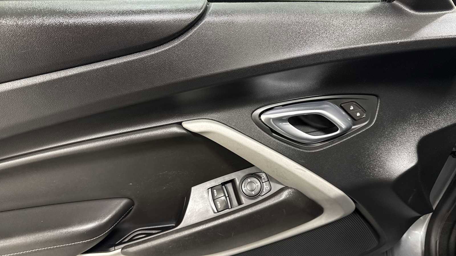 Used 2020 Chevrolet Camaro LT image 15