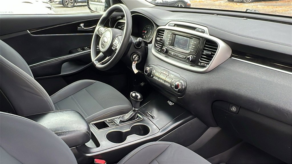 Used 2016 Kia Sorento LX image 12