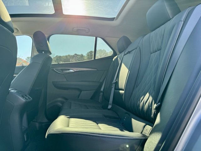 Used 2023 Buick Envision Avenir image 28