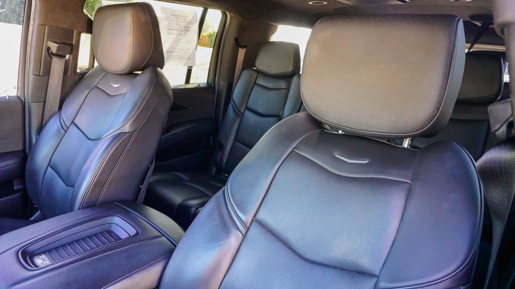 Used 2018 Cadillac Escalade ESV Platinum AWD/4WD image 18