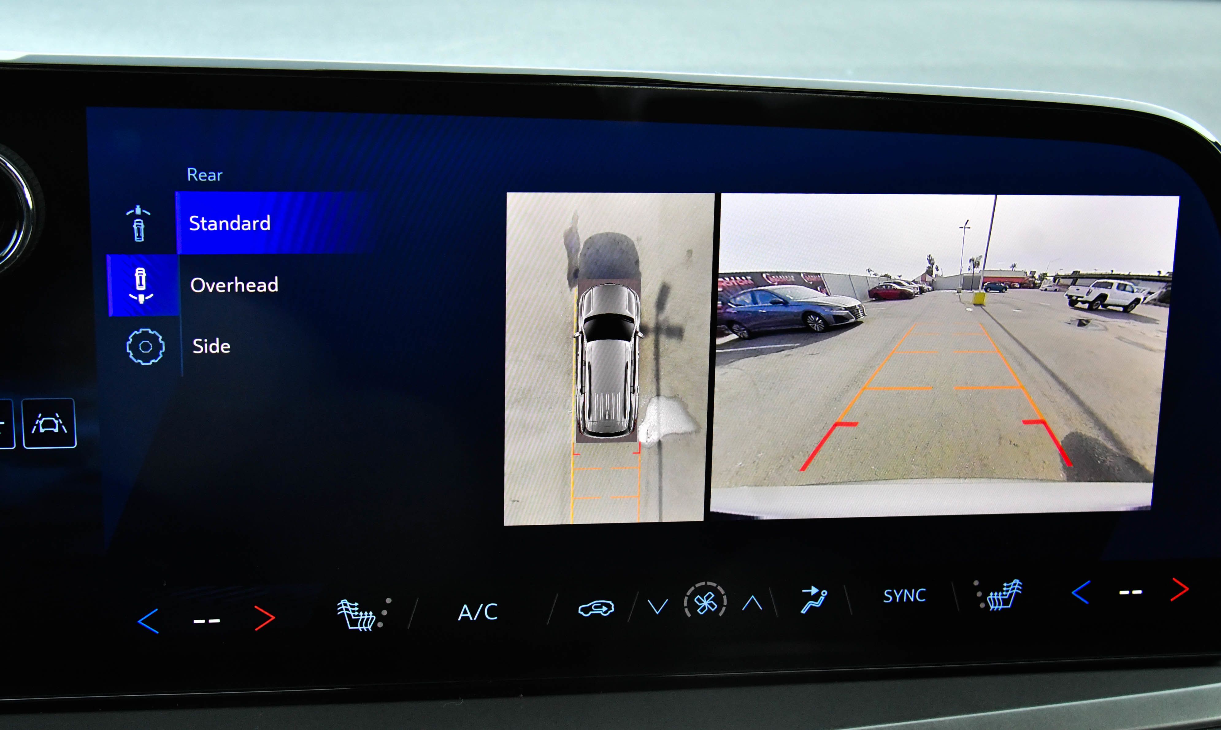 Used 2024 Chevrolet Traverse LT FWD image 19