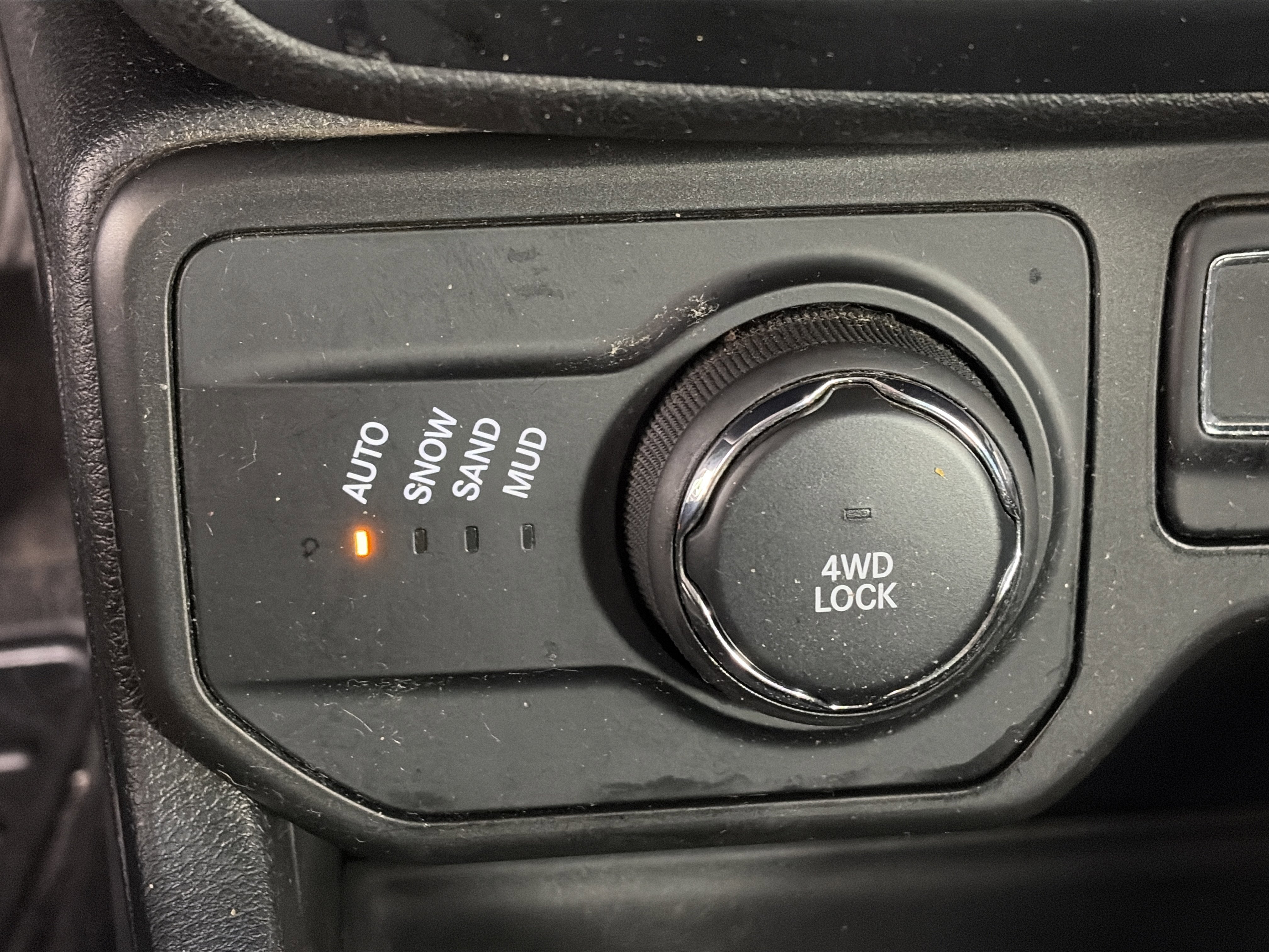 Used 2018 Jeep Renegade Latitude w/ Cold Weather Group image 24