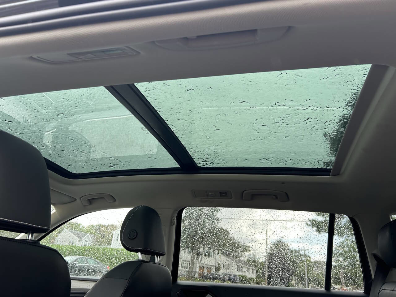 Used 2022 Volkswagen Tiguan SE image 16