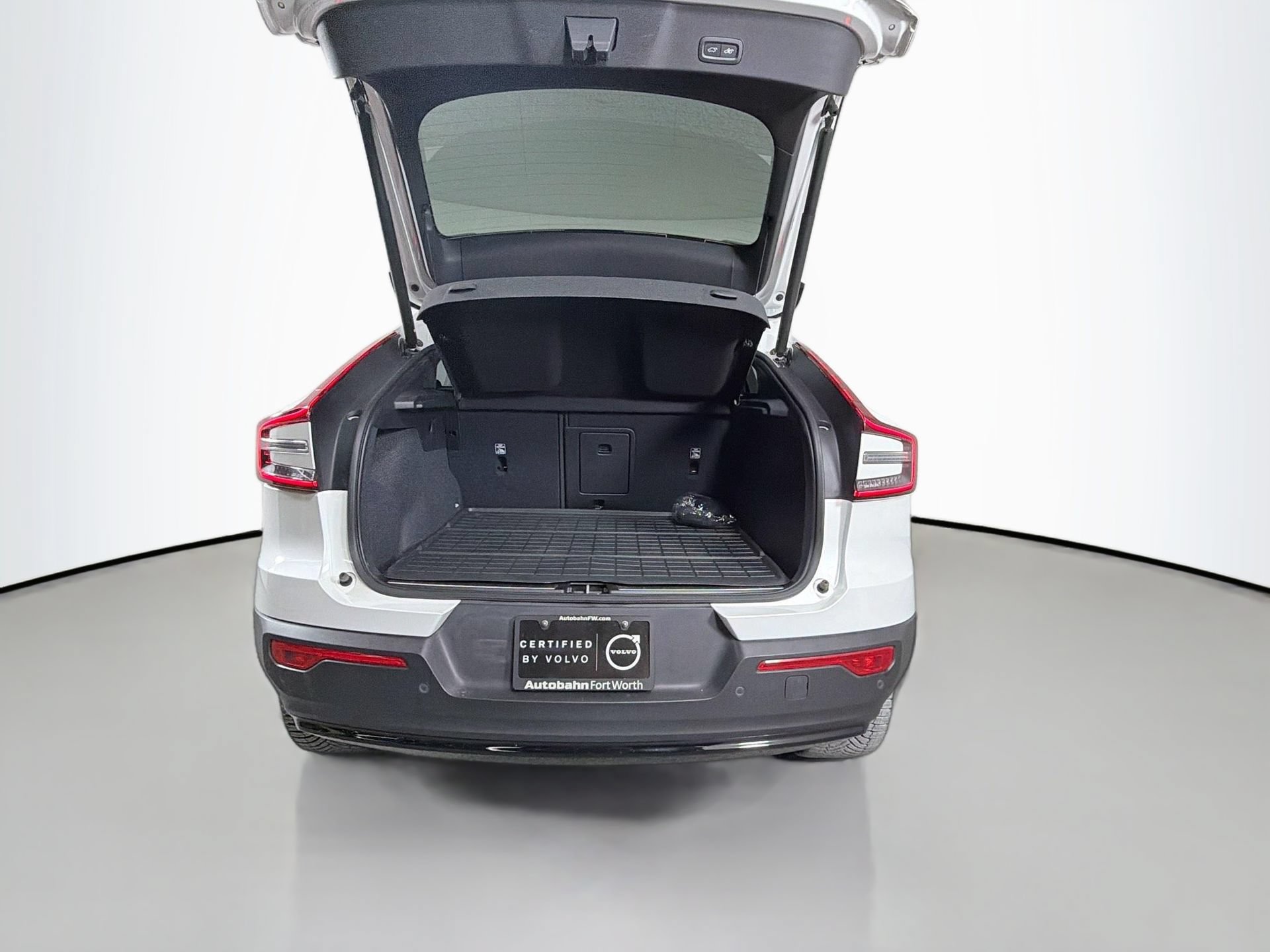 Certified 2023 Volvo C40 P8 Recharge Ultimate w/ Protection Package Premier AWD/4WD image 26