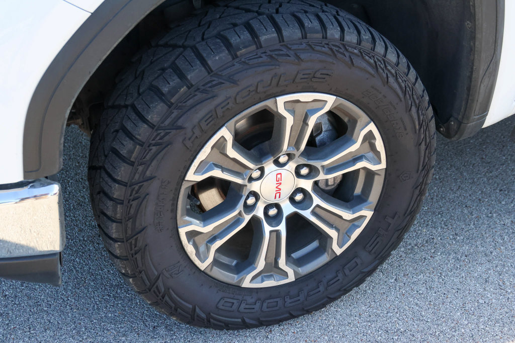 Used 2023 GMC Sierra 1500 SLE w/ X31 Off-Road Package AWD/4WD image 7