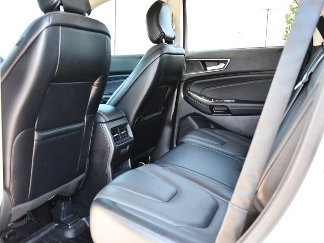 Used 2018 Ford Edge Titanium w/ Equipment Group 302A AWD/4WD image 23