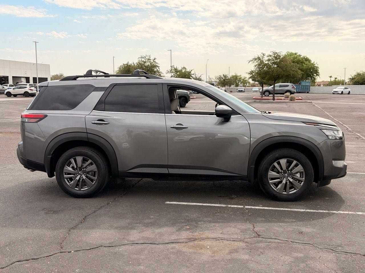 Certified 2022 Nissan Pathfinder SV w/ SV Black Package FWD image 7