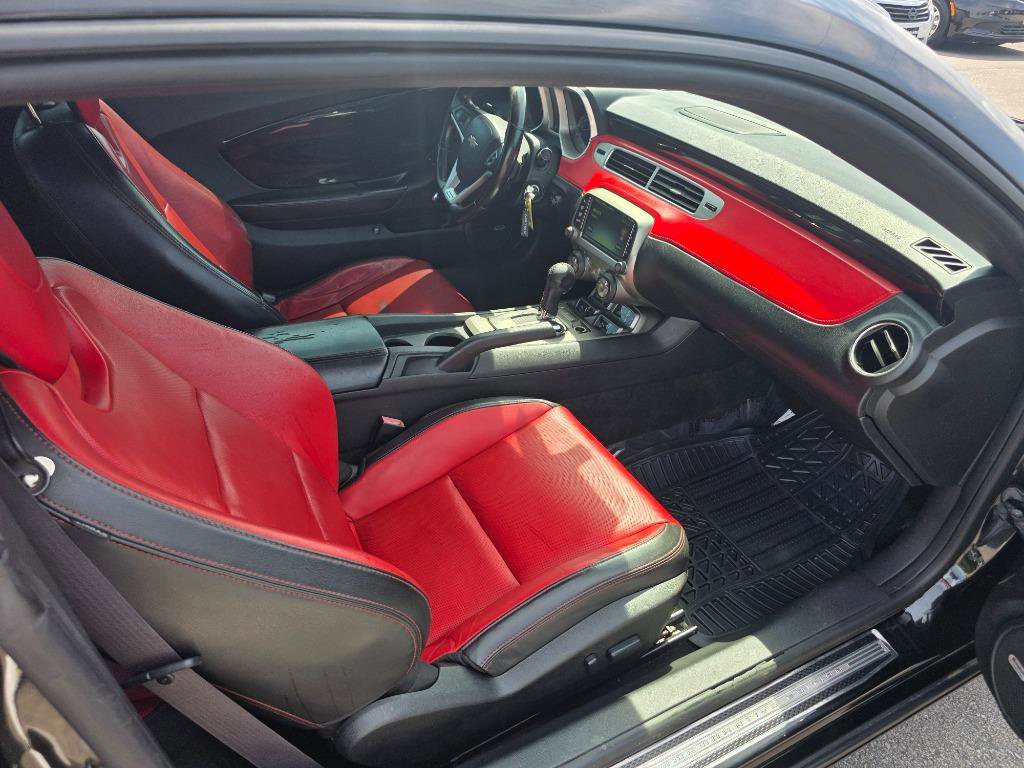 Used 2015 Chevrolet Camaro SS w/ Commemorative Special Edition RWD image 8