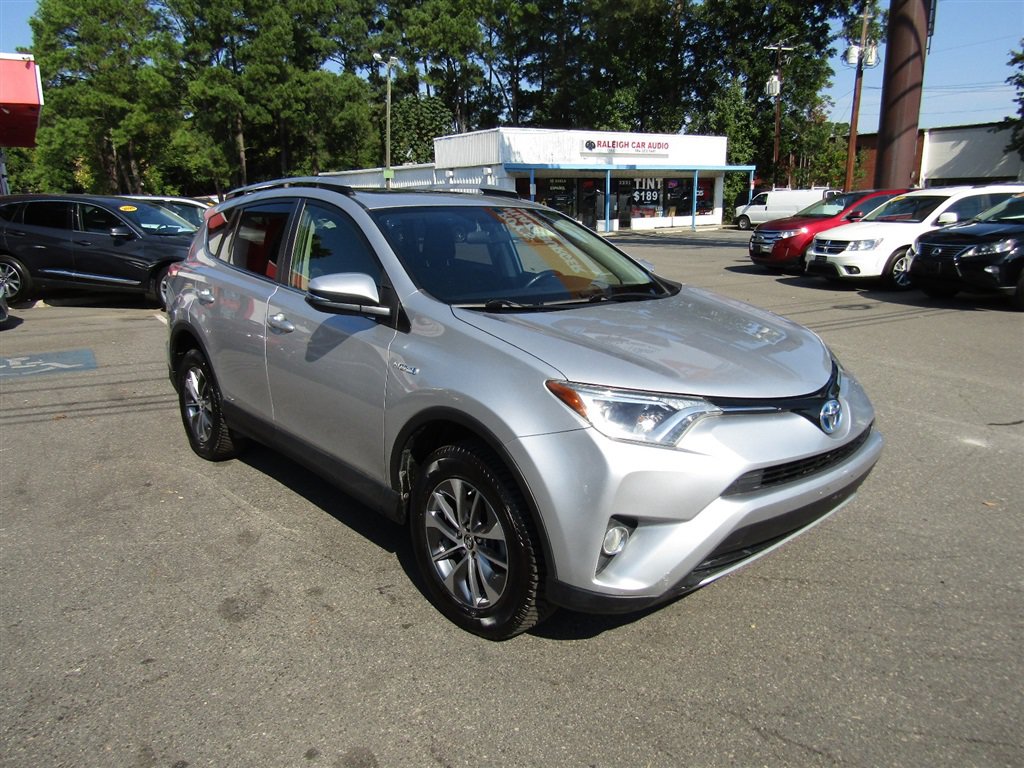 Used 2016 Toyota RAV4 XLE AWD/4WD image 9