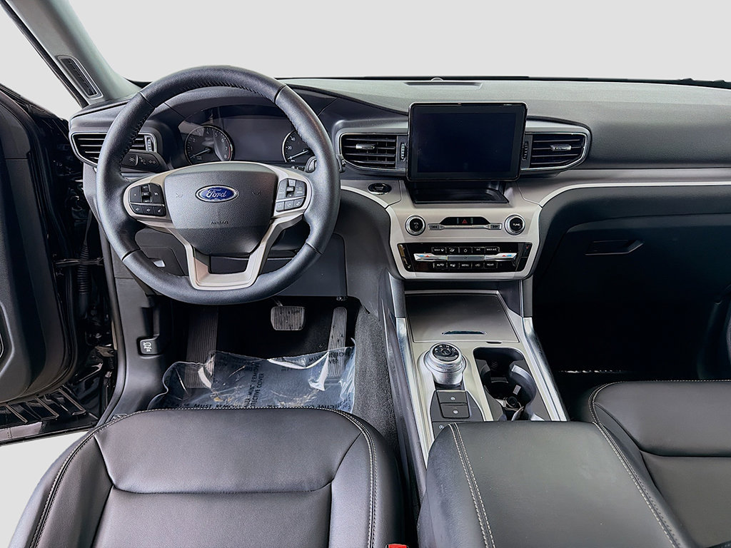 Used 2024 Ford Explorer XLT w/ Equipment Group 202A AWD/4WD image 32