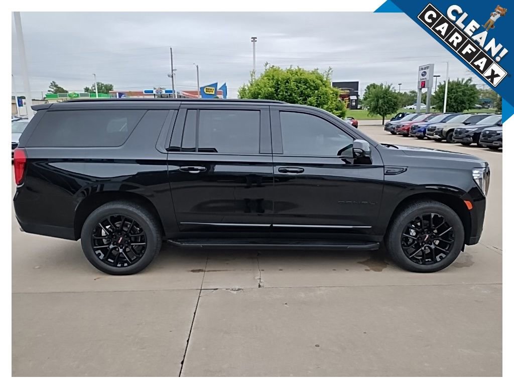 Used 2023 GMC Yukon XL Denali AWD/4WD image 7