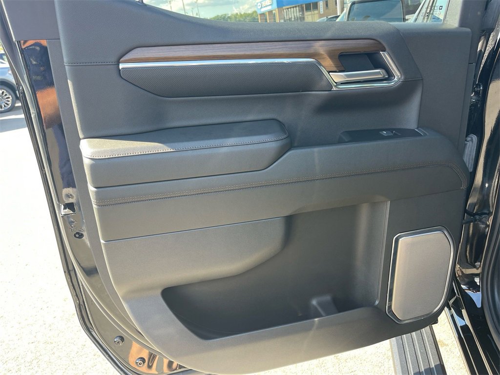 Used 2025 Chevrolet Silverado 1500 High Country w/ Midnight Edition image 30