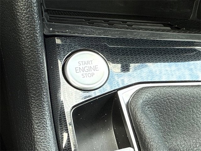 Used 2025 Volkswagen Taos SE image 37