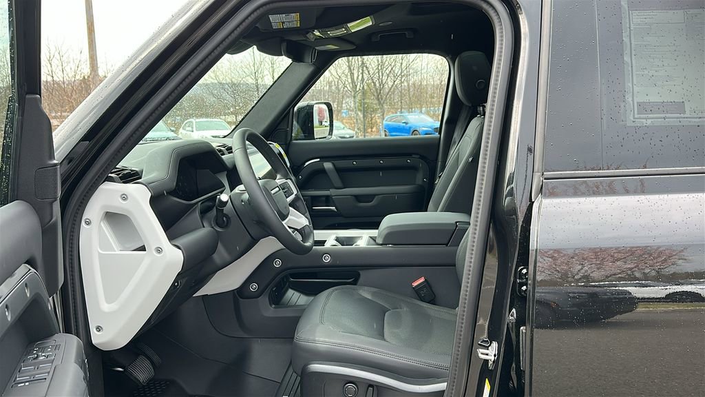 New 2026 Land Rover Defender 110 X-Dynamic SE image 9