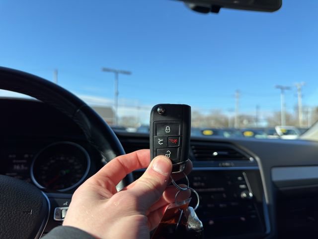 Used 2019 Volkswagen Tiguan SE w/ Panoramic Sunroof Package image 30