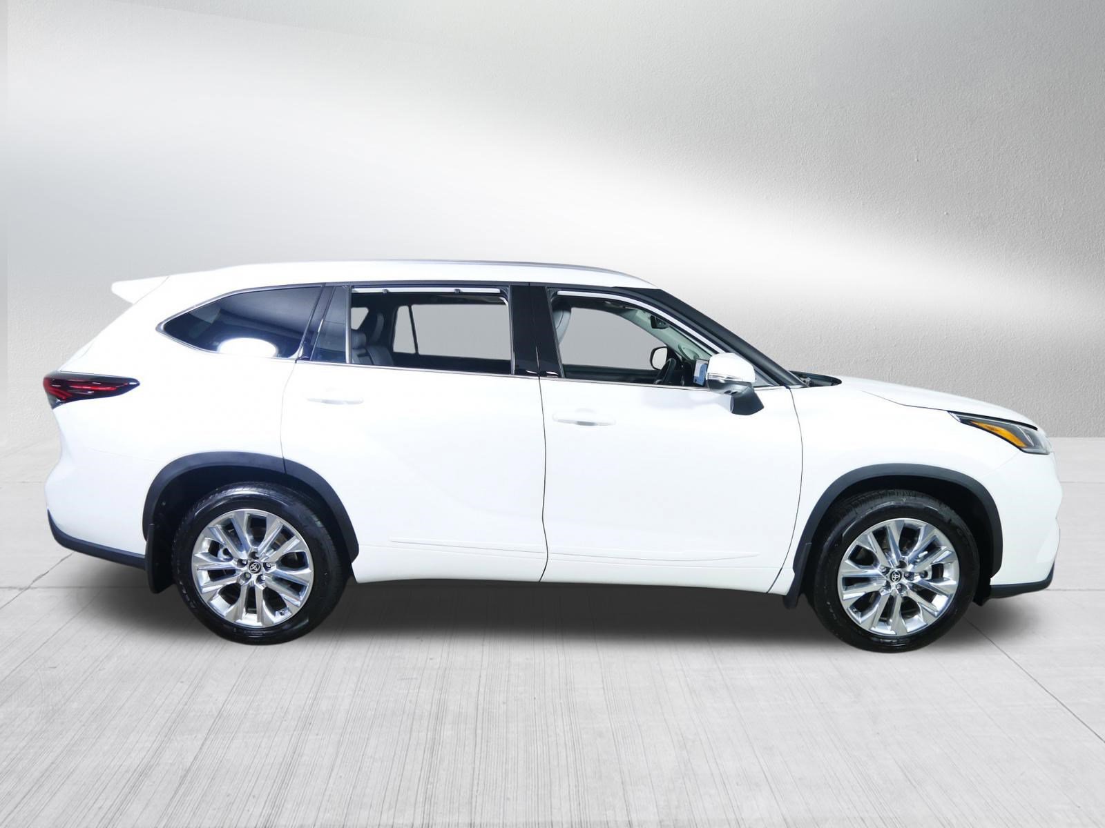Used 2025 Toyota Highlander Limited image 8