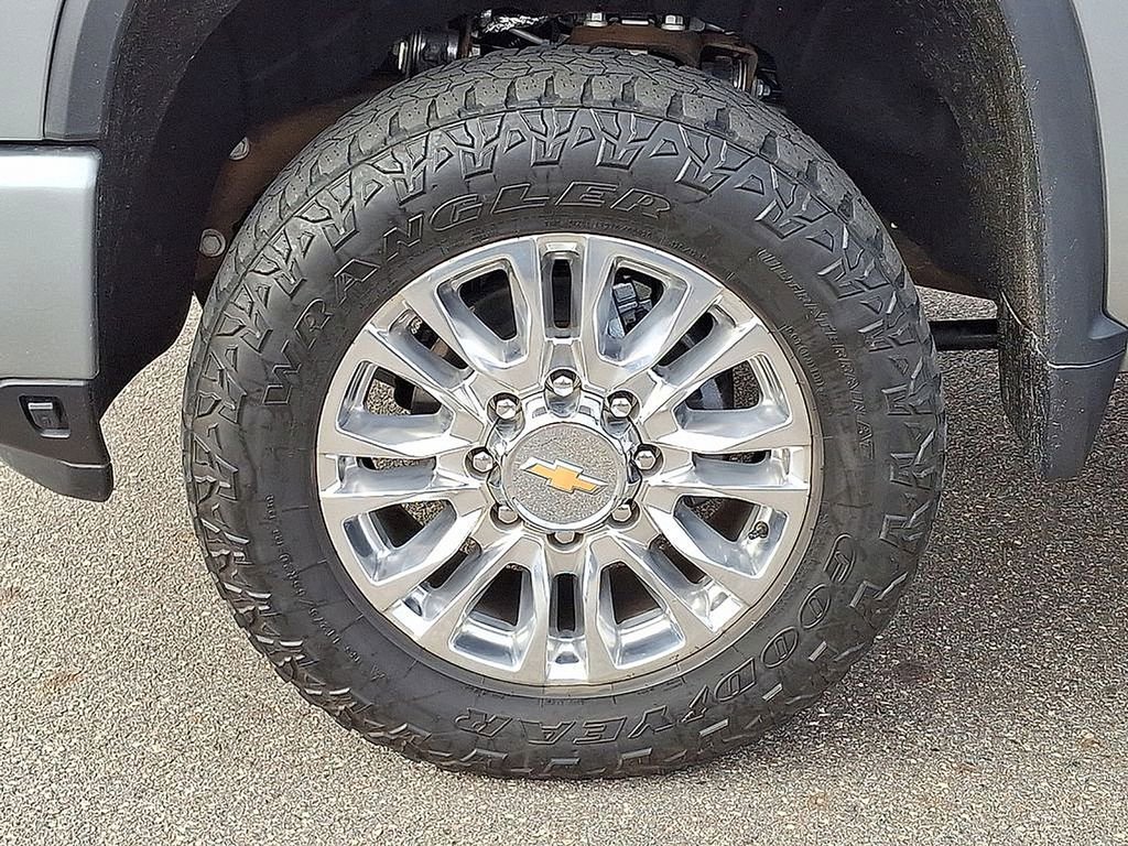 Used 2025 Chevrolet Silverado 2500 High Country w/ High Country Premium Package AWD/4WD image 29
