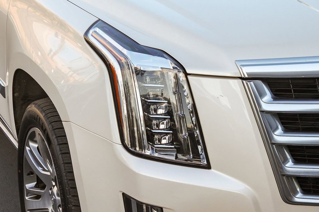 Used 2015 Cadillac Escalade Premium image 4