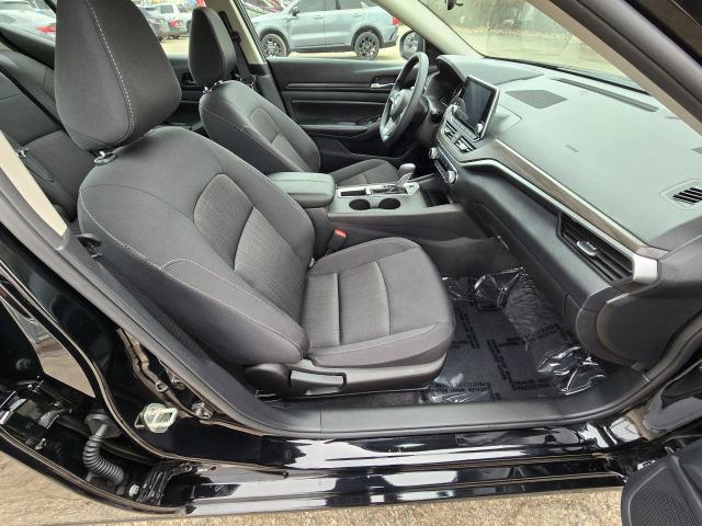 Used 2025 Nissan Altima 2.5 SV image 16