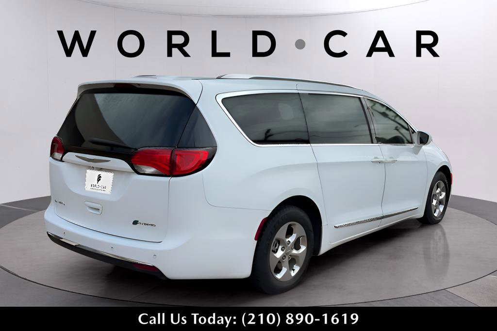 Used 2018 Chrysler Pacifica Touring-L image 15