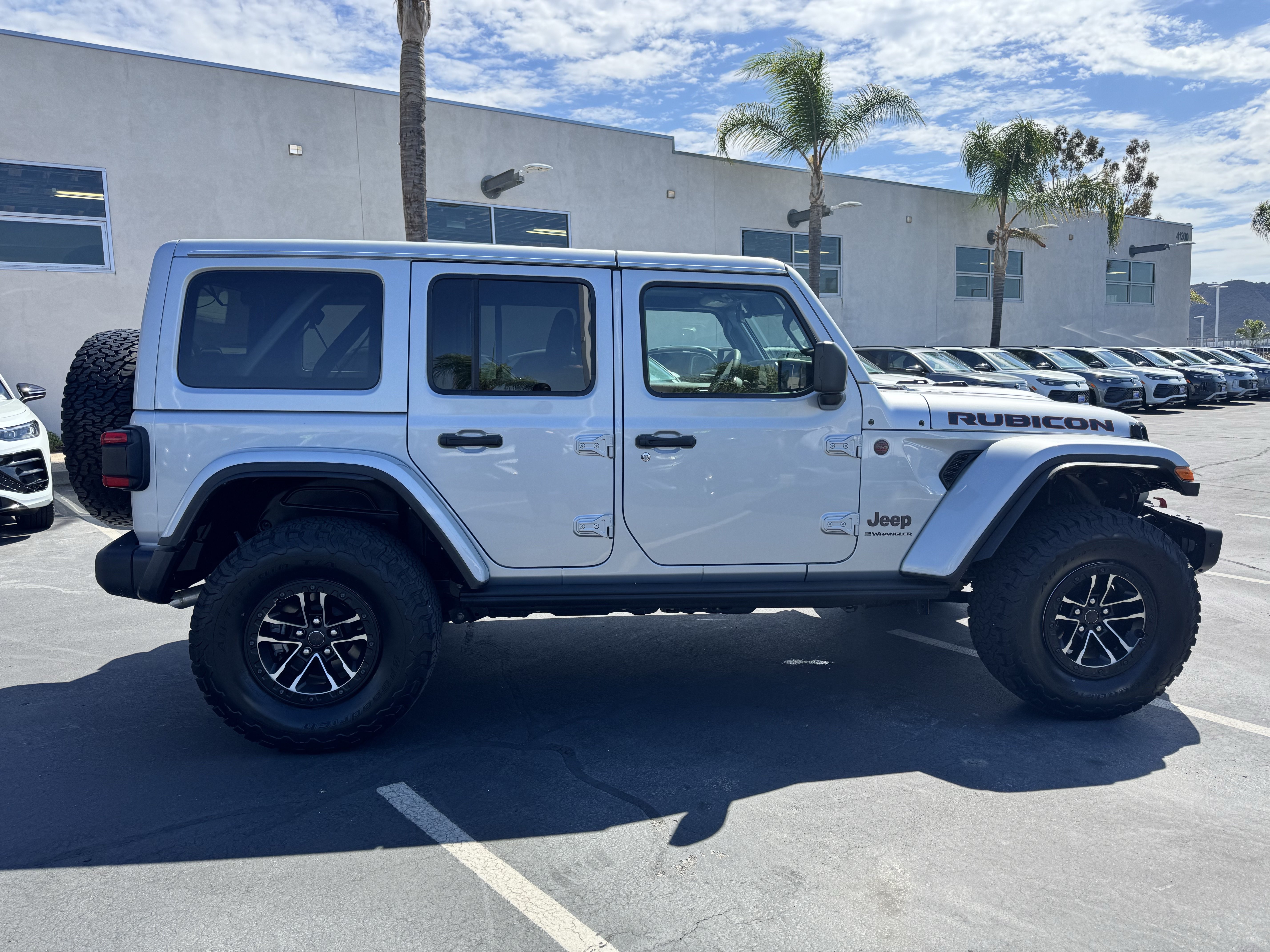 Used 2024 Jeep Wrangler Unlimited Rubicon AWD/4WD image 9