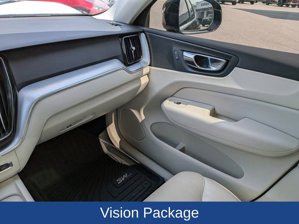Used 2018 Volvo XC60 T5 Momentum w/ Vision Package image 21