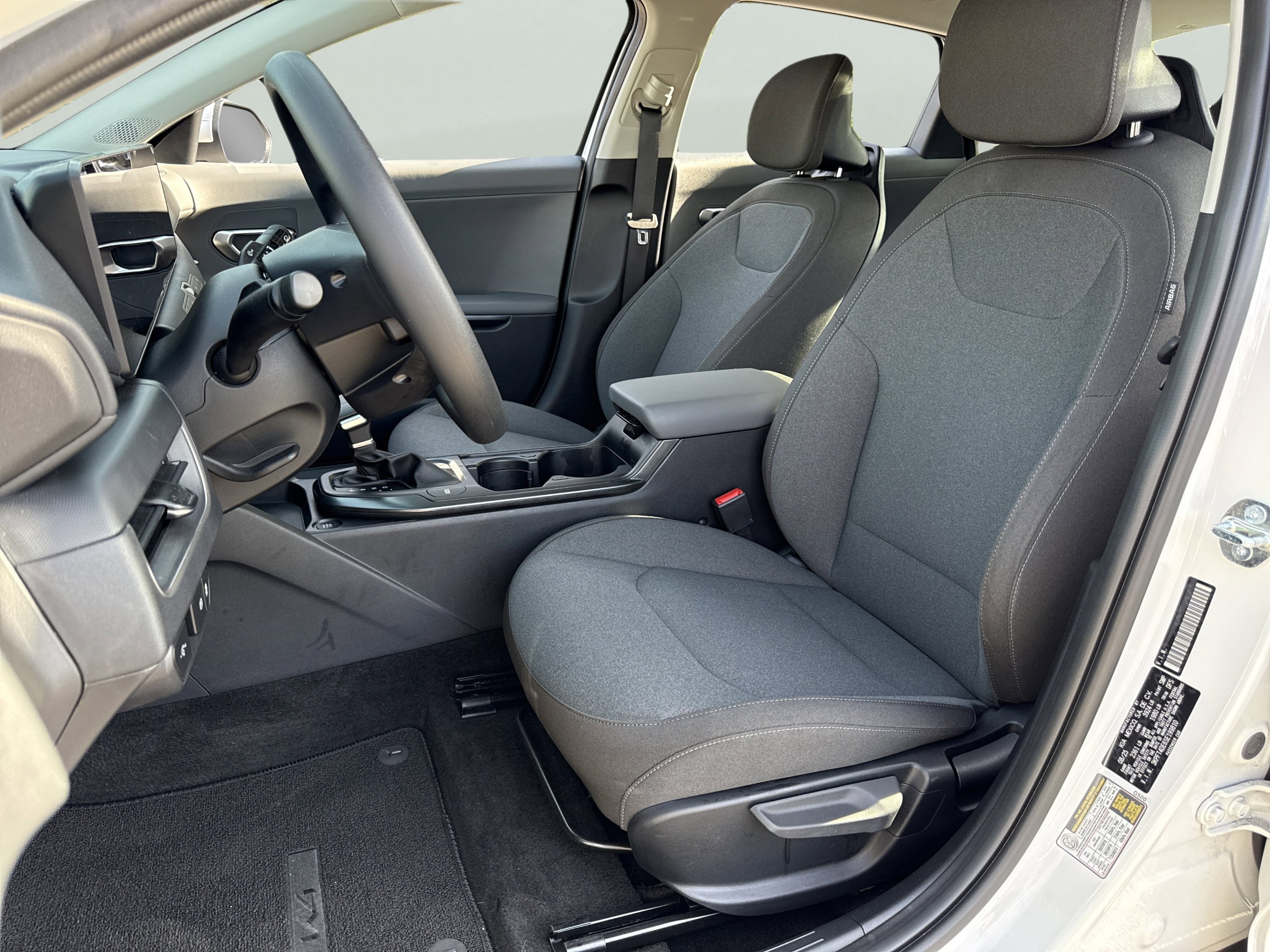 New 2025 Kia K4 FWD image 20