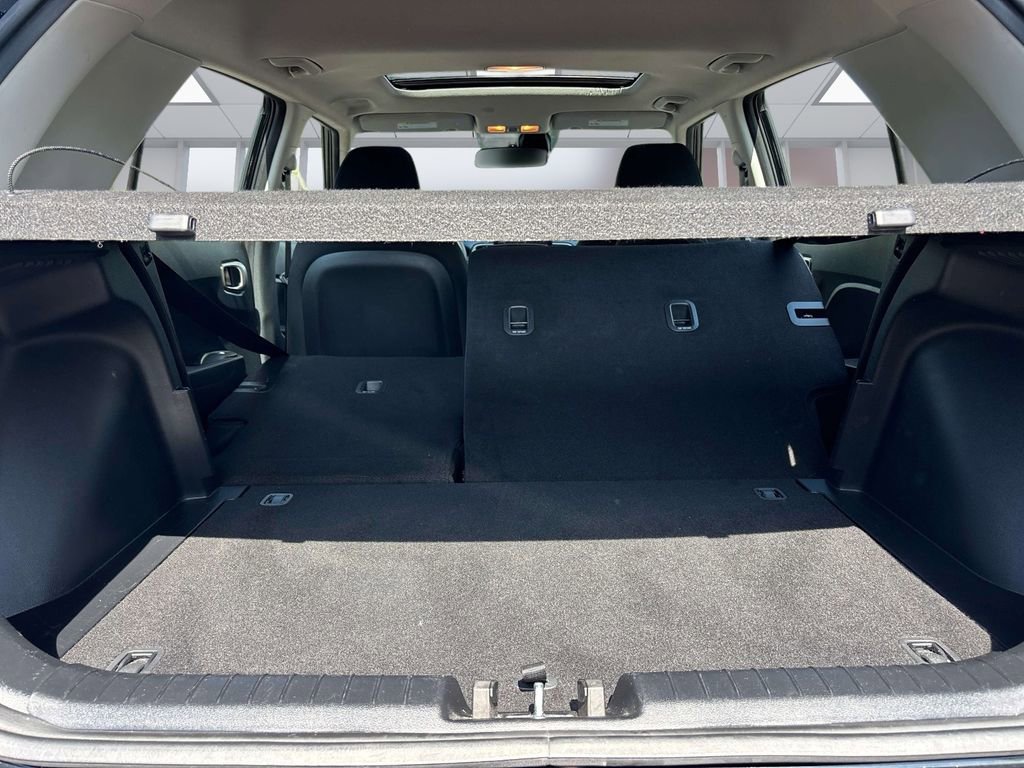 Used 2025 Hyundai Venue SEL FWD image 15