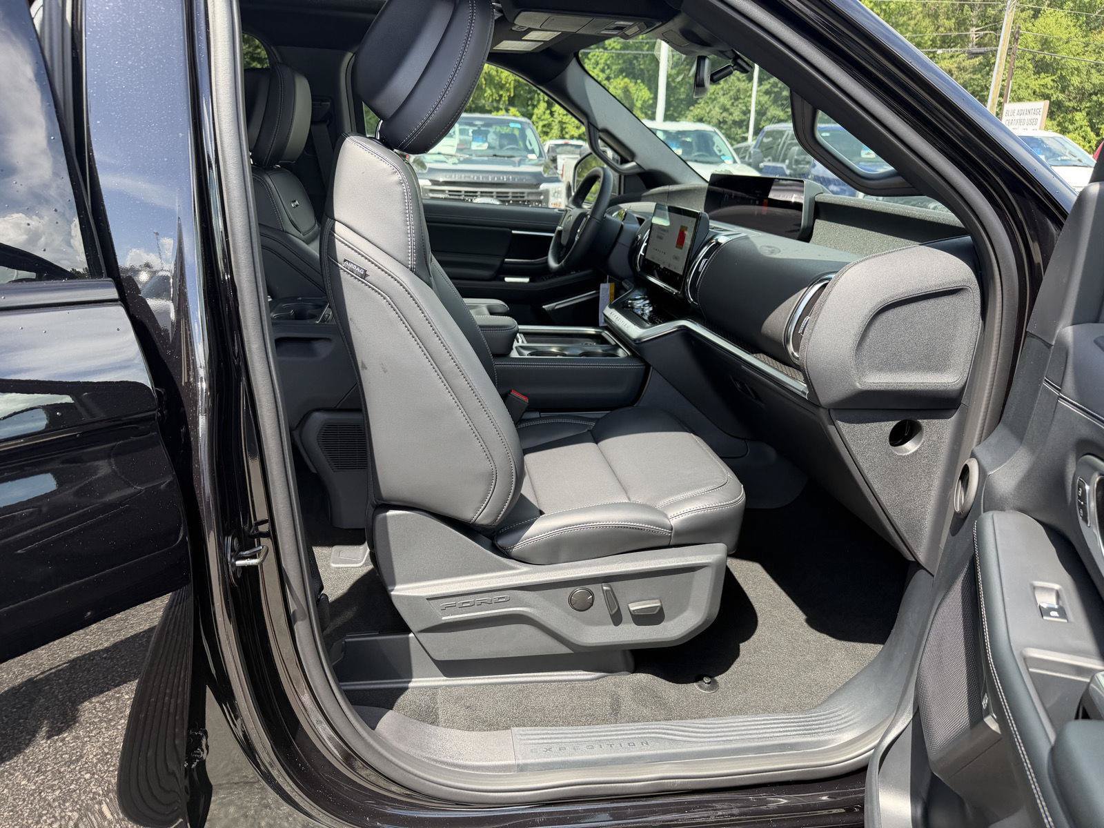 New 2026 Ford Expedition Max Platinum w/ Stealth Appearance Package AWD/4WD image 36