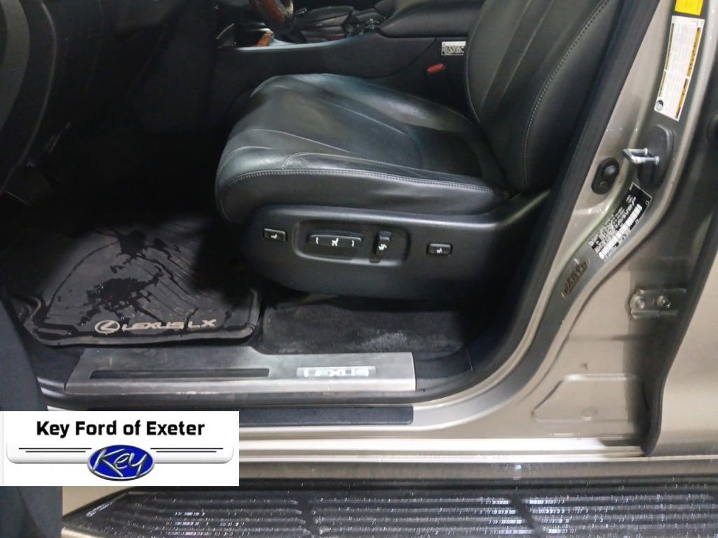 Used 2020 Lexus LX 570 4WD w/ Luxury Package image 29