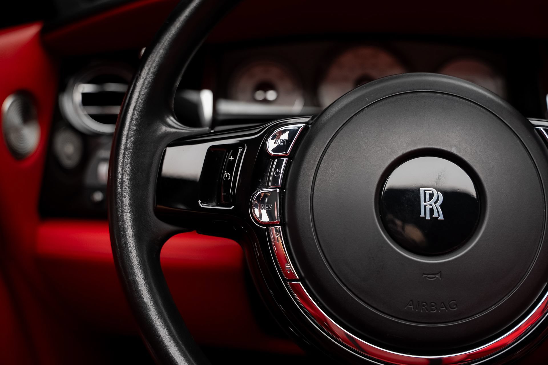 Used 2017 Rolls-Royce Dawn RWD image 46