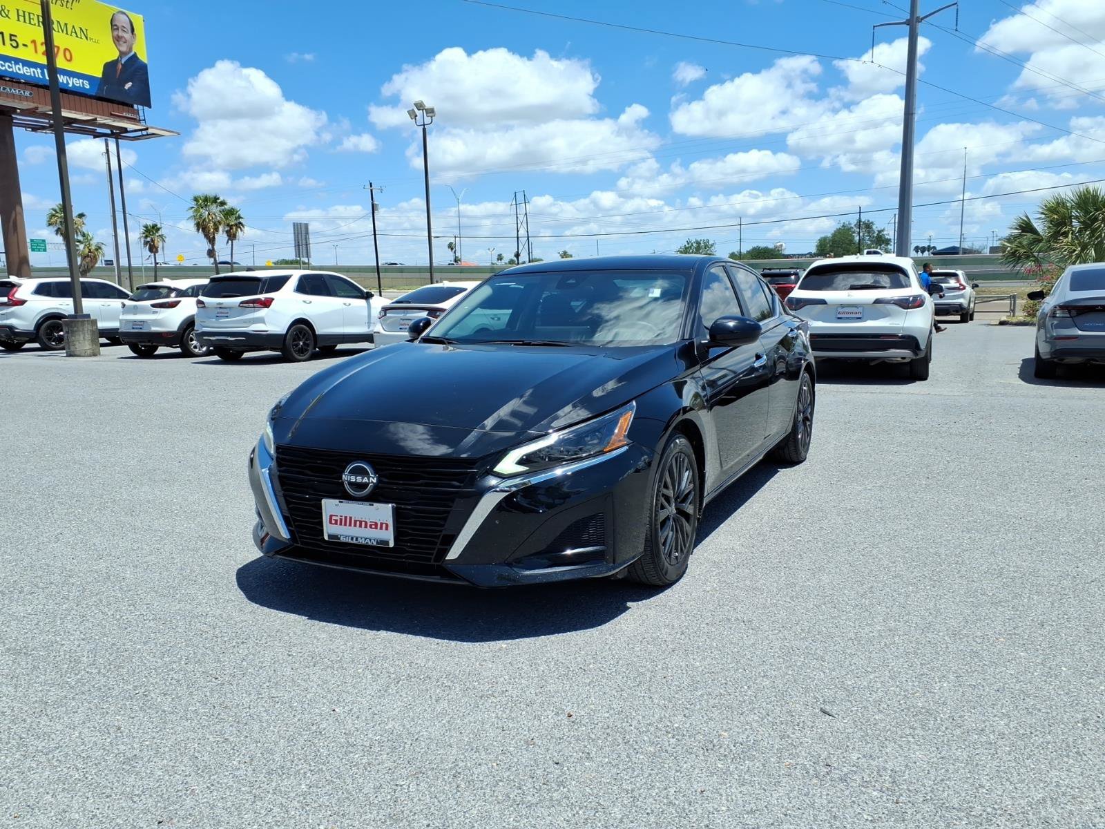 Used 2025 Nissan Altima 2.5 SV w/ SV Special Edition Package FWD image 4