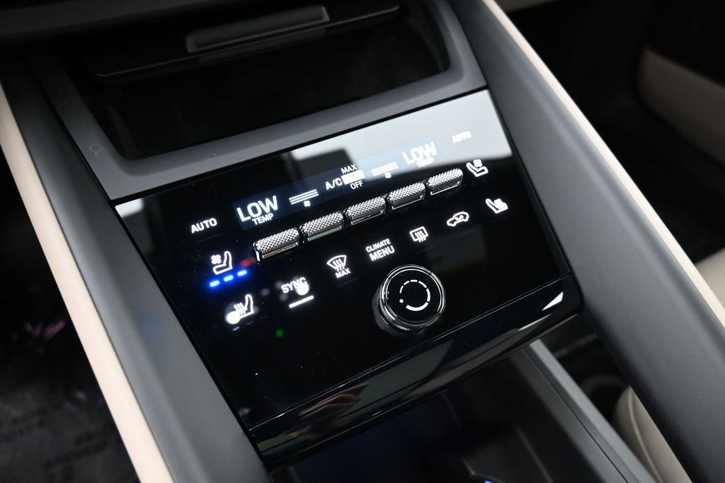 Certified 2025 Porsche Macan Electric RWD image 22