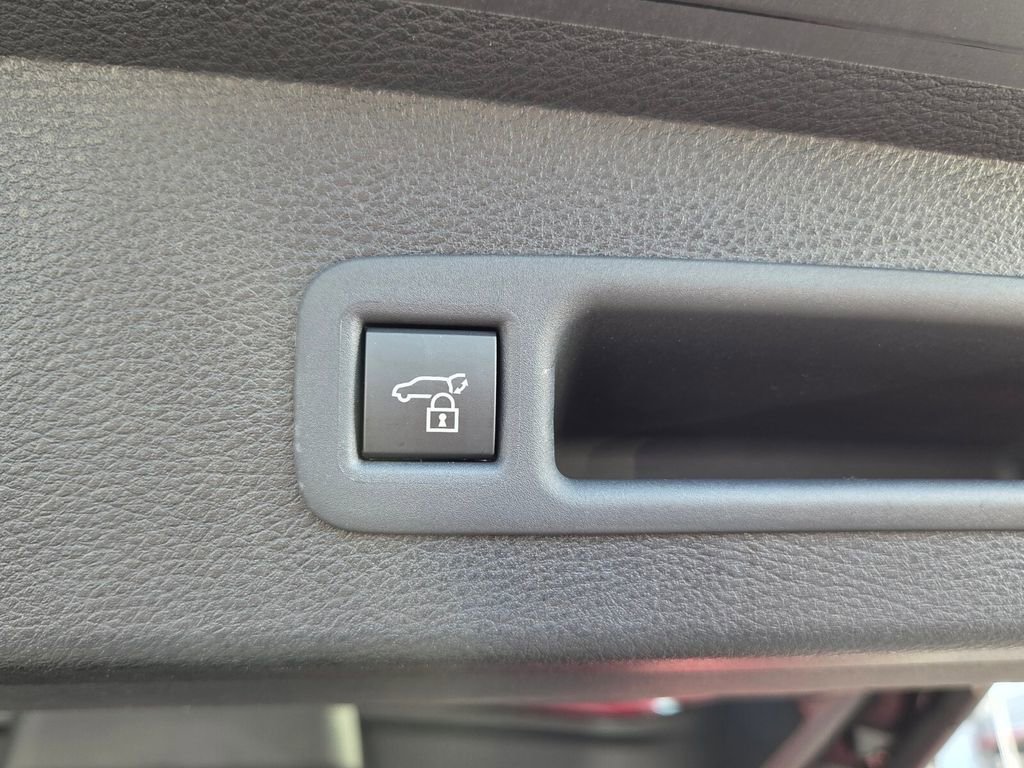 Used 2025 Toyota Sienna XSE image 13