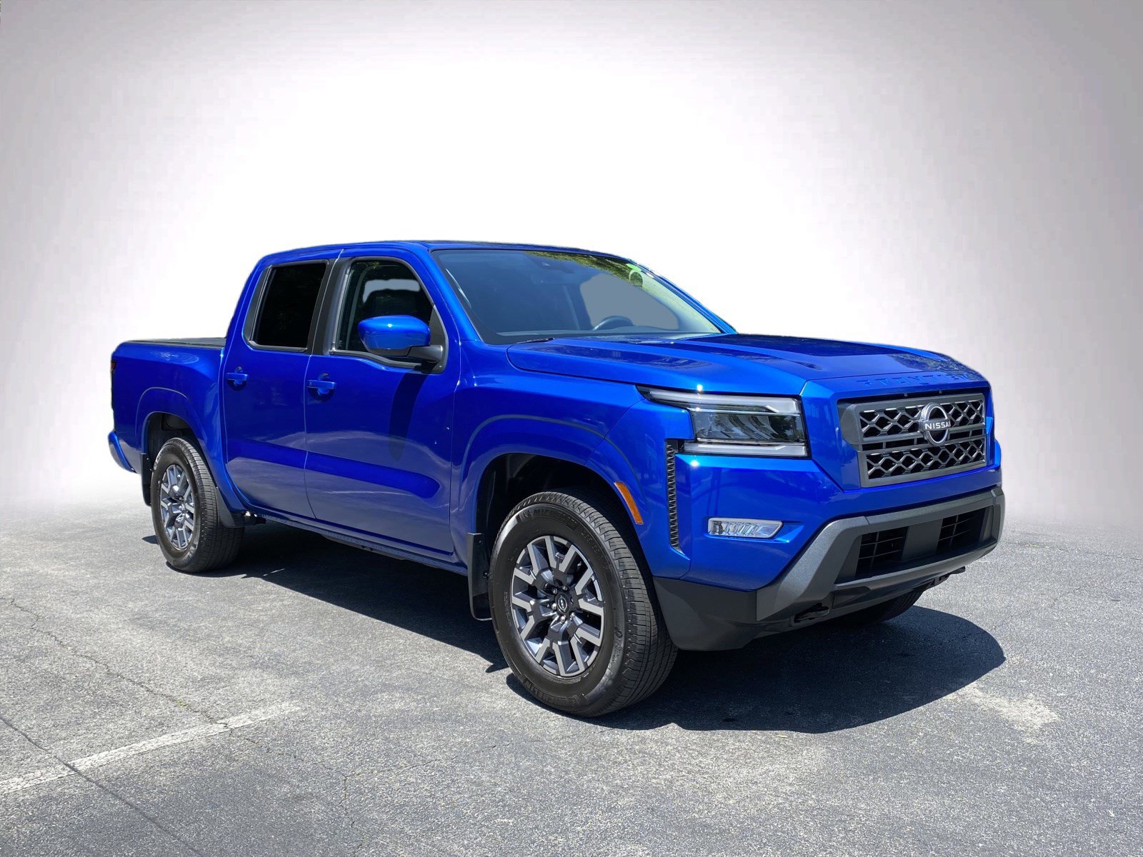Used 2024 Nissan Frontier SL w/ Technology Package AWD/4WD image 2
