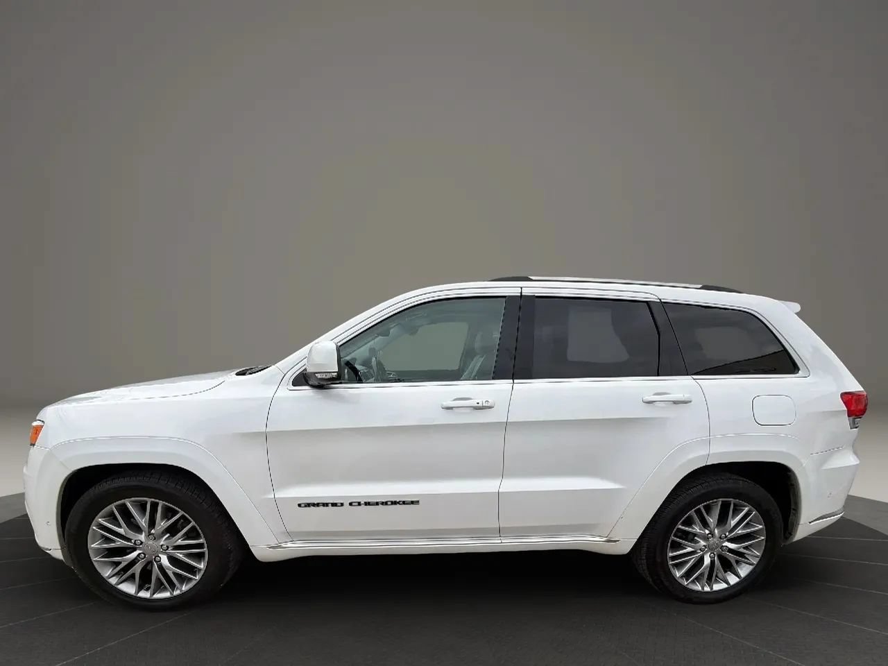 Used 2017 Jeep Grand Cherokee Summit AWD/4WD image 8
