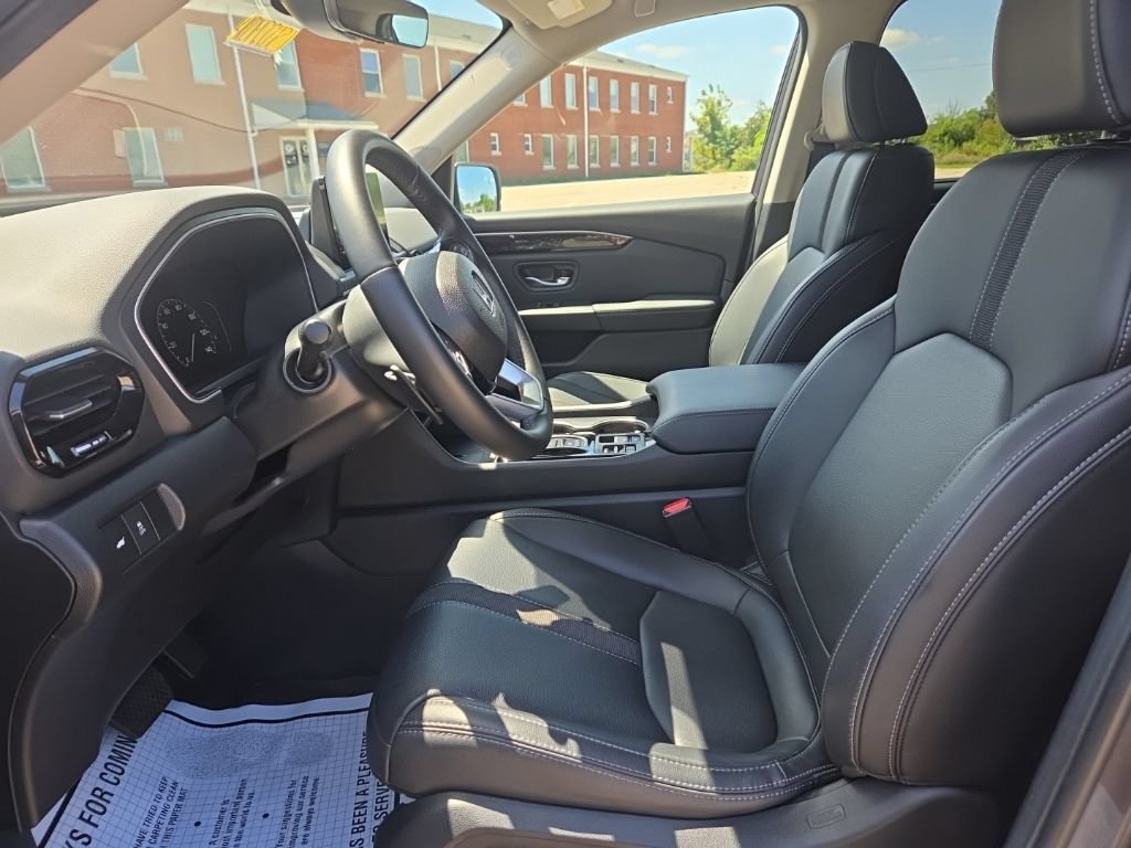 Used 2025 Honda Pilot Touring image 16